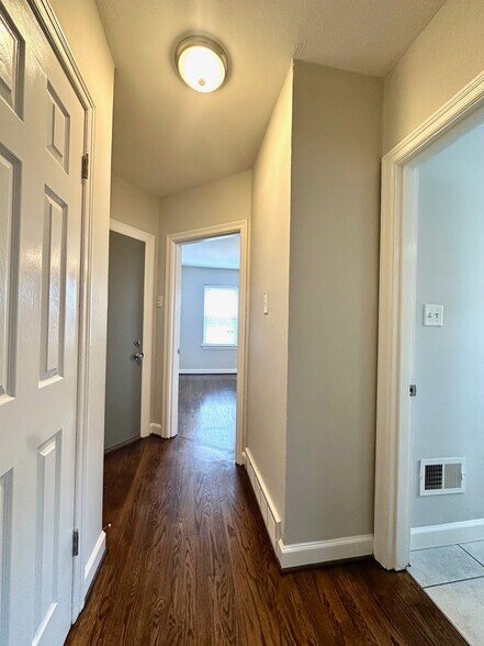 Building Photo - 4633 Jamieson Ave