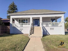 Building Photo - 400 Pleasant St