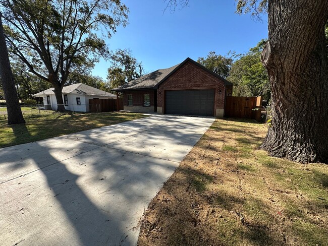 Building Photo - Brand New 3 Bedroom 2 Bathroom Home