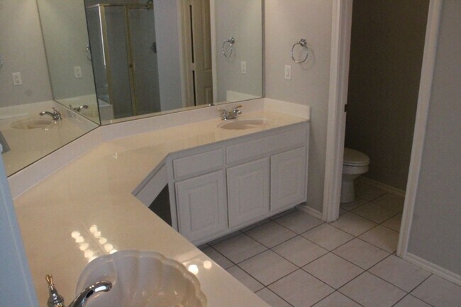 Building Photo - 3623 Rodale Way