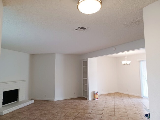 Building Photo - 127 Tiger Ln