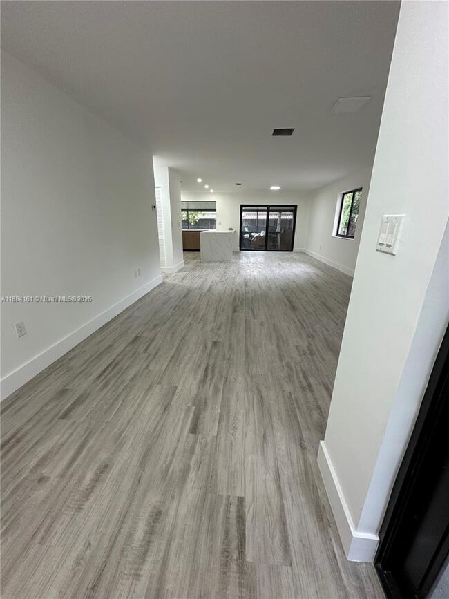 Building Photo - 15471 Turnbull Dr