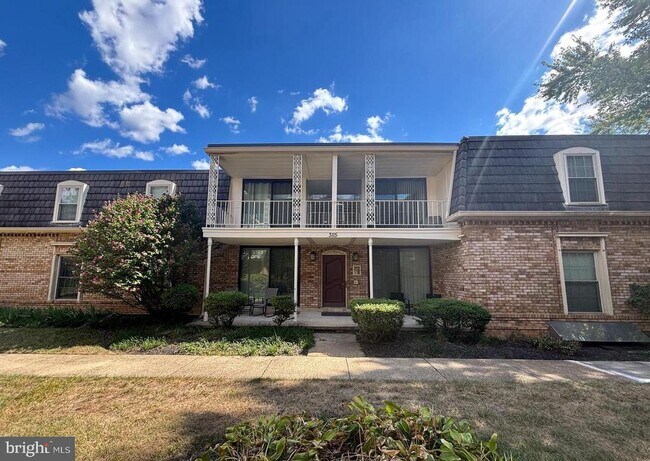 Building Photo - 3115 Patrick Henry Dr