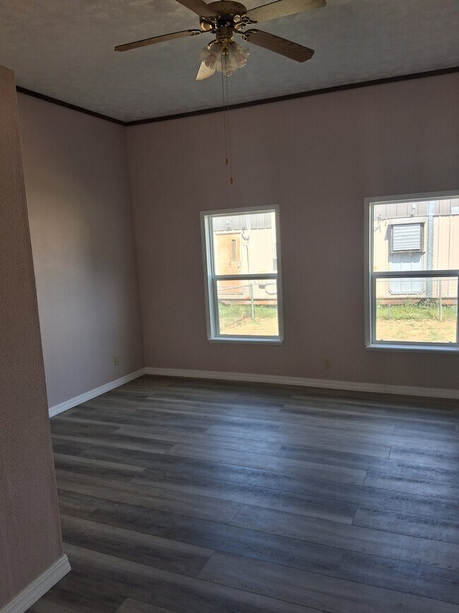 Building Photo - 220 W Kenedy Ave
