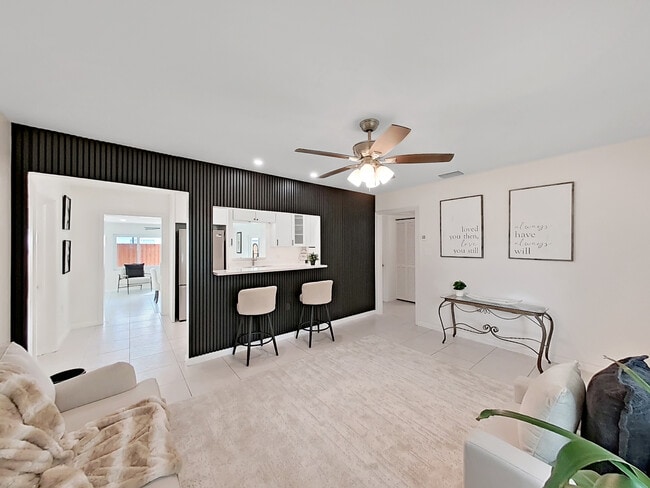 Building Photo - 4610 W Bay Villa Ave