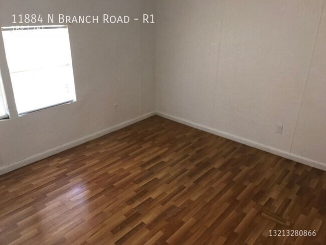 Building Photo - 11884 N Branch Rd