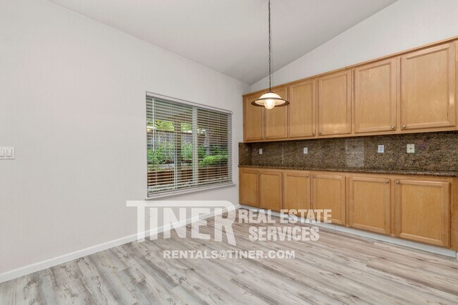 Building Photo - 51 Tulip Tree Cir