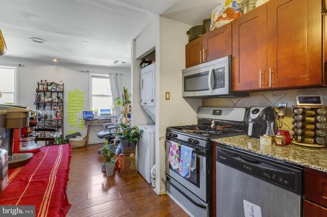 Building Photo - 238 W Girard Ave