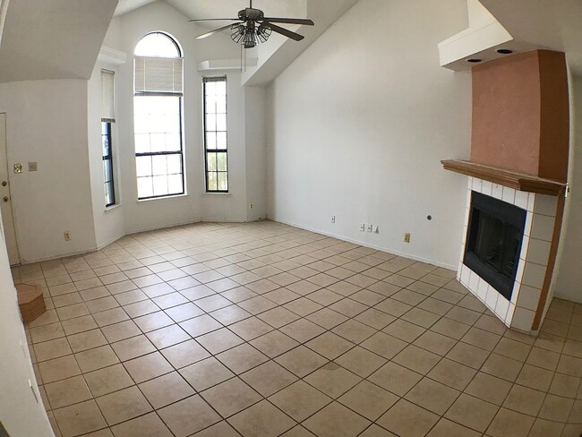 Building Photo - Northeast El Paso 3 bed with Refrig A/C an...