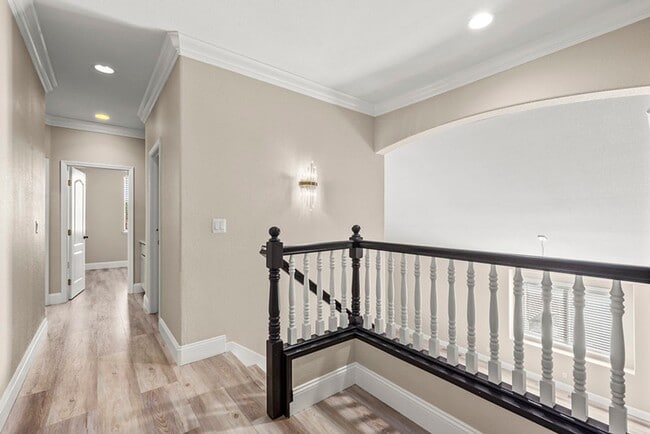 Building Photo - For rent: spacious and updated 5-bedroom, ...