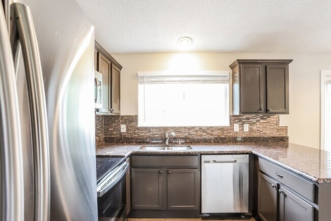 Building Photo - 15747 E Center Pl