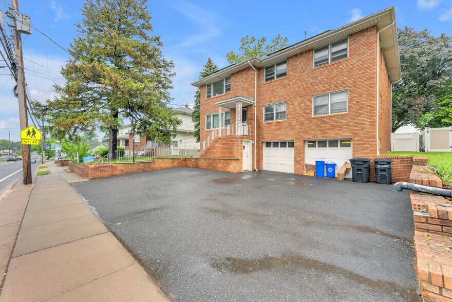 Building Photo - 480 N Midland Ave