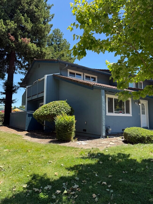 Building Photo - 4994 Country Club Dr