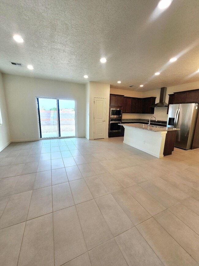 Building Photo - 4323 Cir Dr NE