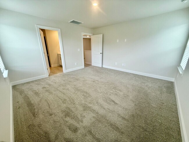 Building Photo - 3 Bed 2.5 Bath House with Garage in Hermitage $2500/mo