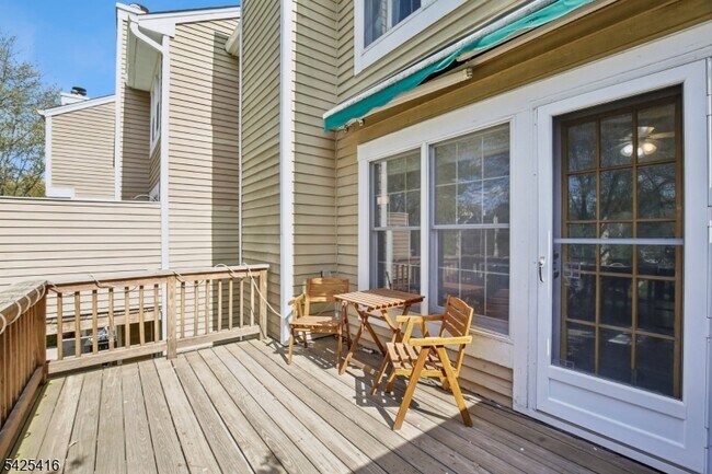 Building Photo - 14 Exeter Rd