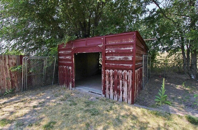 Building Photo - 211 S Highland Dr