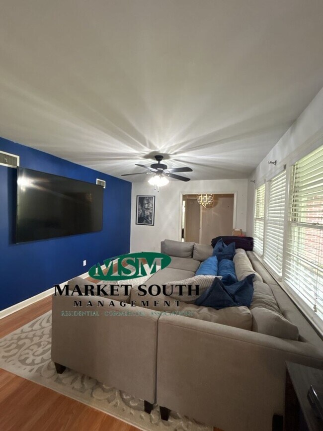 Building Photo - **APPLICATION PENDING!** Fully Furnished H...