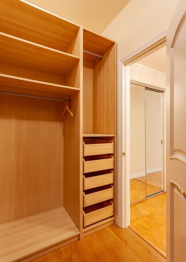 Building Photo - Stunning 2 Bed | 2 Bath Luxury Condo with ...
