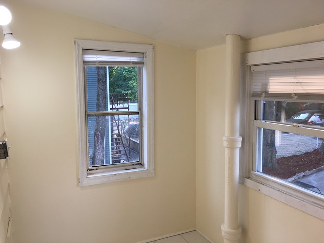 Building Photo - 86 Adeline St