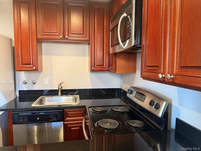 Building Photo - 140 McGlynn Pl