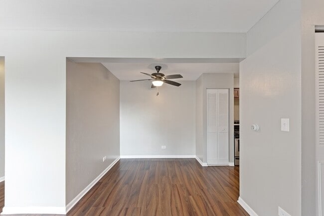 Building Photo - 5348 N Cumberland Ave