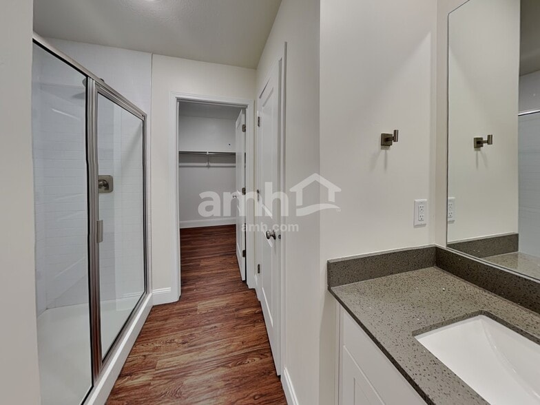 Building Photo - 3354 Fields Ave