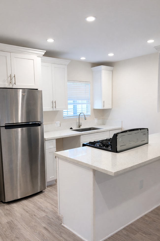 Building Photo - Fully Renovated 3-Bed, 2-Bath Home in Quiet Sylmar Community