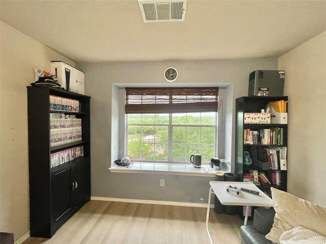 Building Photo - 10813 Dodge Cattle Dr