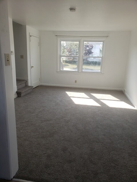 Building Photo - 51 Montfort Dr