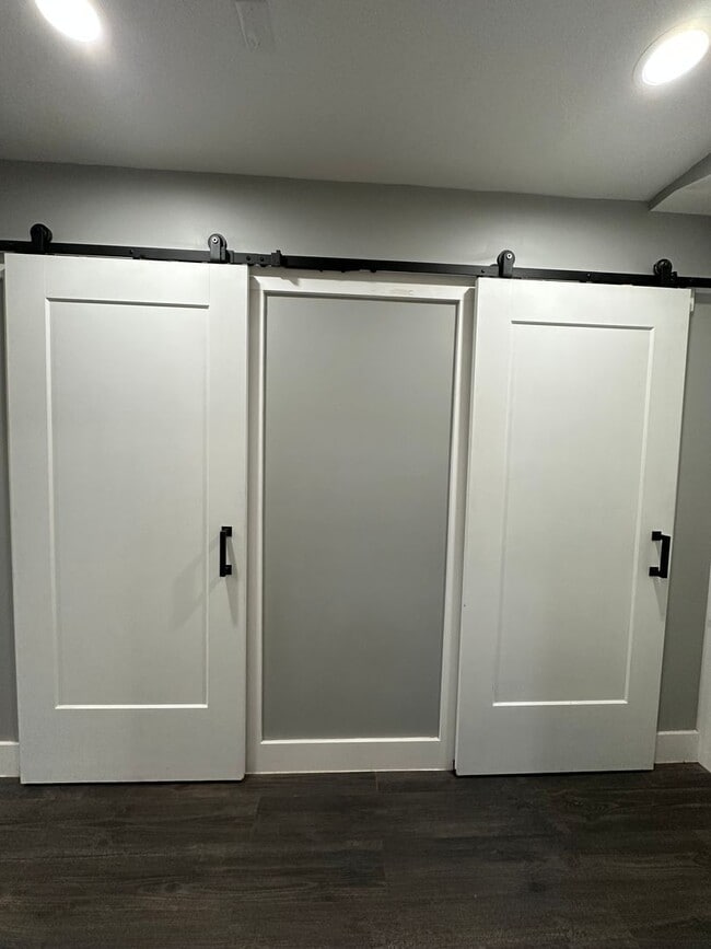 Building Photo - 4 Bedroom/3 Bathroom House in Piney Flats, TN