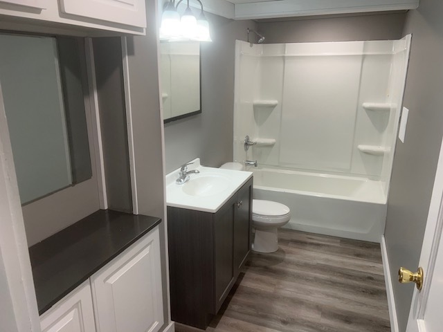 Bathroom - 325 W Clay St