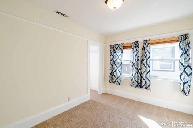 Building Photo - 2400 Bonar St