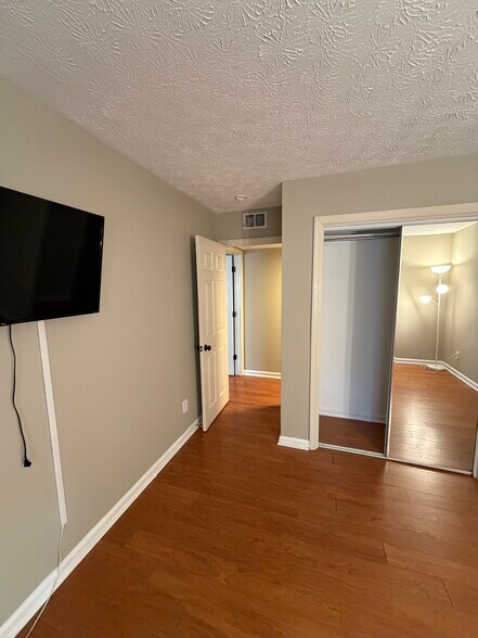 Building Photo - 1394 N Crossing Dr NE