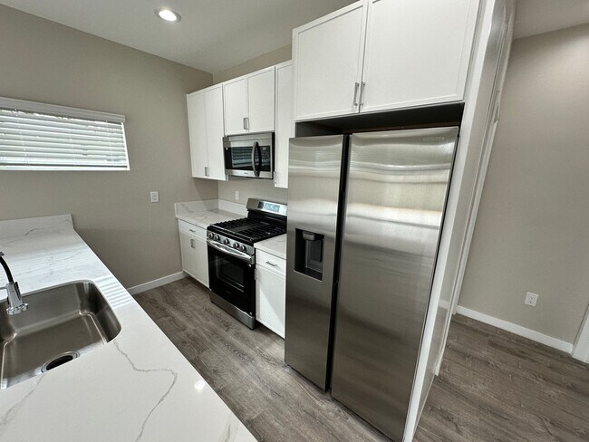 Building Photo - Brand New in 2025! (Lease out, pending sig...
