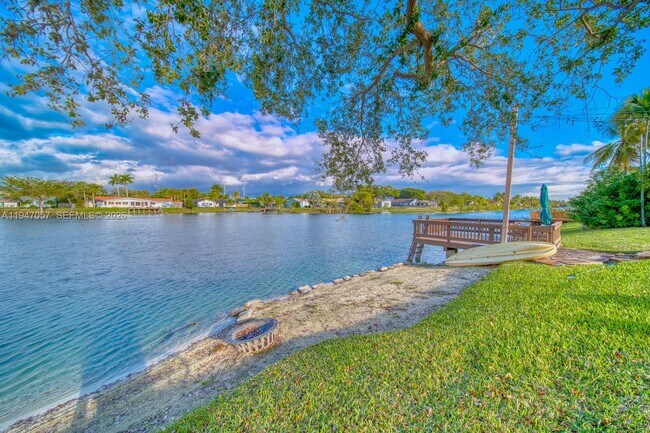 Building Photo - 12620 SW 114th Ave