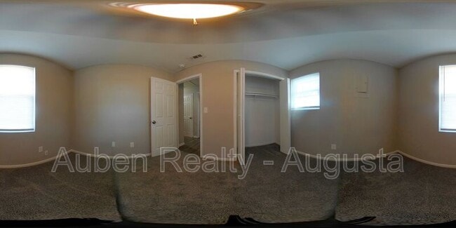 Building Photo - 2517 Kensington Dr E