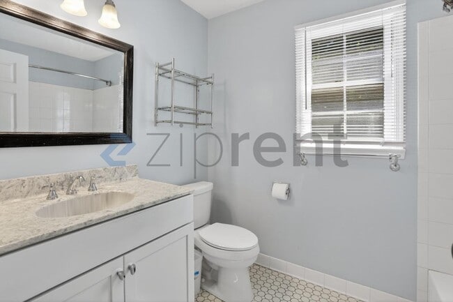 Building Photo - Unit