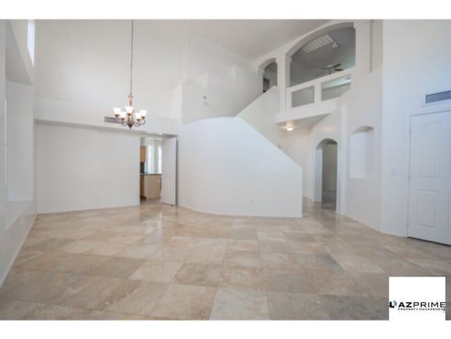 Building Photo - Live large in this Gorgeous 4/3 Unfurnishe...