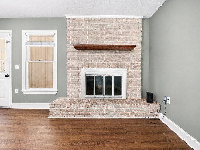 Building Photo - 127 Pine Bluff Dr