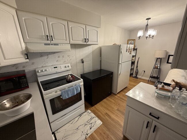 Building Photo - 14211 Ivanhoe Dr