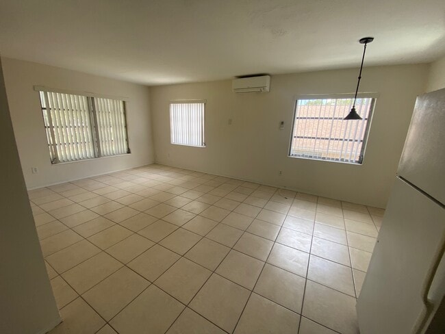 Building Photo - 997 Sunrise Dr