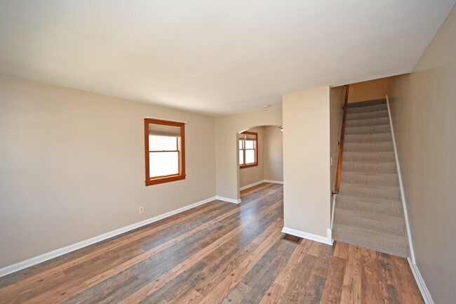 Building Photo - 27 Pleasant Ridge Ave