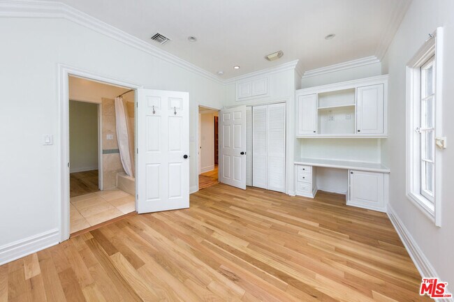 Building Photo - 6431 Maryland Dr