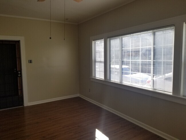 Building Photo - 420 N Rose Pl