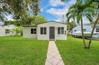 Building Photo - 3 bedroom in Hollywood FL 33020