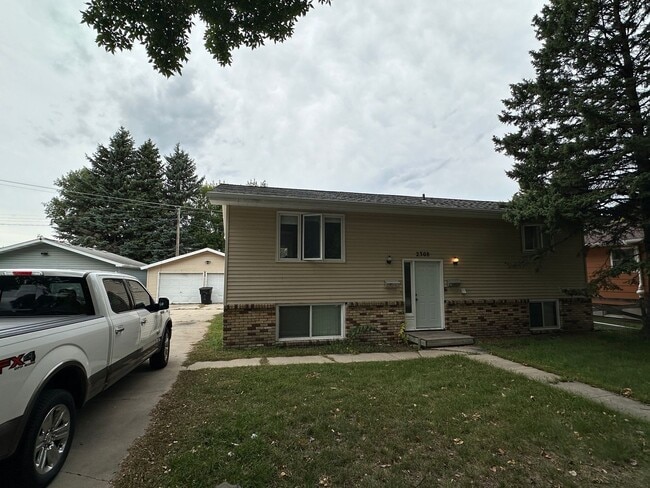 Building Photo - Duplex - 2308 S 20th St