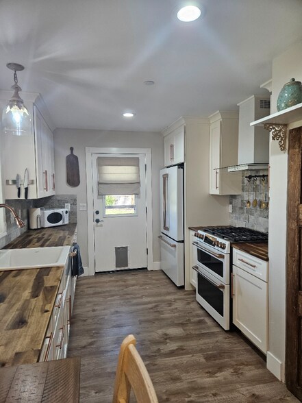 Building Photo - 24375 Leadstone Dr