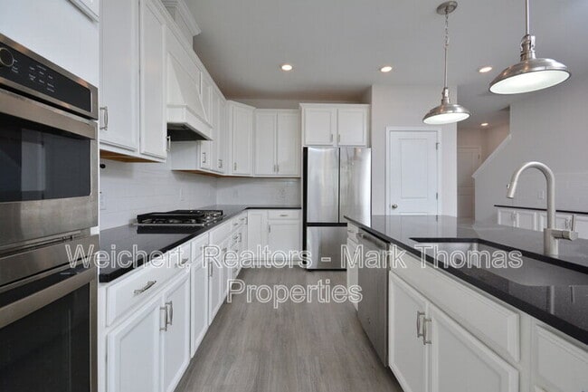 Building Photo - 1043 Manorhaven Dr