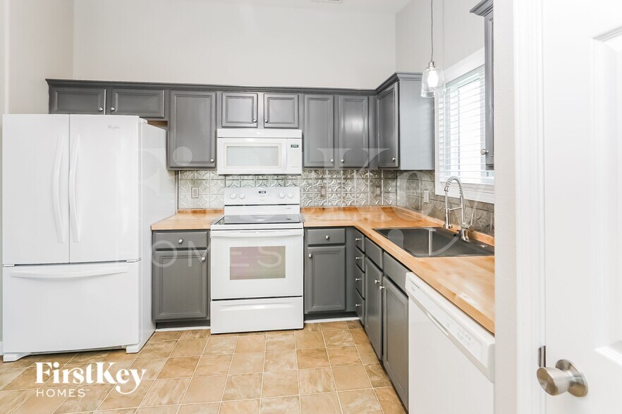 Building Photo - 10234 Orchard Grass Ct